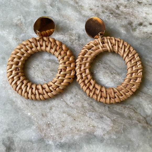 Bundle of 4 raffia woven post earrings with gold accent - Picture 4 of 9
